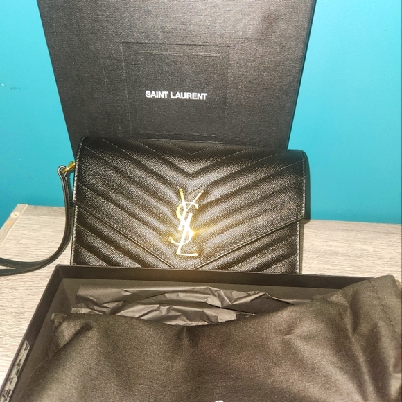 AUTHENTIC SAINT LAURENT QUILTED FLAP WRISTLET - Picture 2 of 16